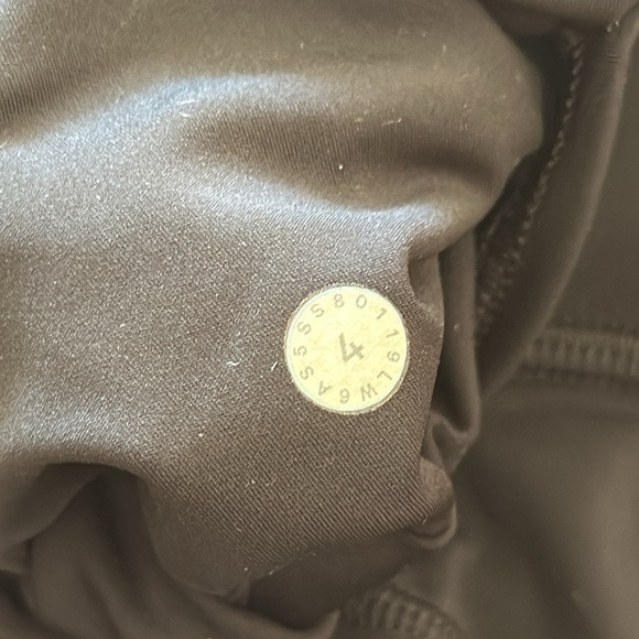 Lululemon 4 Fast Free Crop Nulux 19” black crops great pre owned reflector strip - Picture 8 of 13